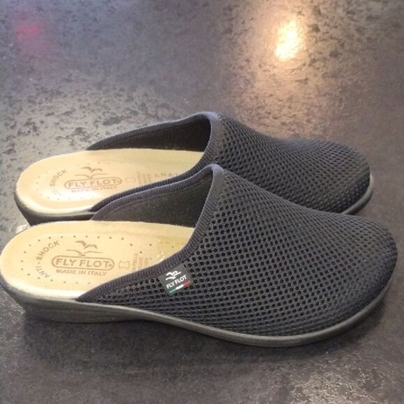 Black Shoes with Comfortable Fit and Stylish Design - Picture 1 of 5